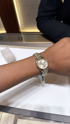 Rolex Luxury Watches Aesthetic, Small Rolex Watch Women, Vintage Rolex Women, Rolex Womens, Rolex Stack, Woman Rolex Watch, Gold Rolex Women Aesthetic, Rolex For Women, Womens Rolex Aesthetic