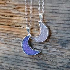 Agate quartz crystal cut into crescent moon shape and silver plated on the edge. Each necklace is unique and different due to the natural druzy crystal shape and color.  Choose the stone and chain length and we customize it for you, you will receive a beautiful crescent moon agate druzy necklace. -------------------------------------------------------------------- DETAILS: Pendant:             -- Gemstone: Natural Agate and Amethyst Quartz Druzy Crystal            -- Size: approx 30mm ( 1 1/8 in Drusy Jewelry, Silver Moon Necklace, Crescent Moon Necklace Silver, Purple Stuff, Pebble Pendant, Moon Necklace Silver, Accesories Jewelry, Druzy Necklace, Druzy Crystal