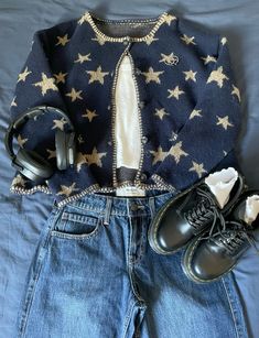 #brandymelvilleusa #coraline #autumn #falloutfitideas #docmartensstyle #backtoschooloutfits #fallfashionoutfits Coraline Inspired Fits, Funky Autumn Outfits, Coraline Clothes Aesthetic, Coraline Jumper, Coraline Core Outfits, Breakcore Outfit, Coraline Outfit Ideas, Coraline Outfit Aesthetic, Coraline Aesthetic Outfit