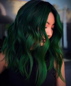 Jade Green Hair, Trend Hair Color, Hair Color 2017, Heat Protection Spray, Green Shadow, Protection Spray, Dramatic Hair