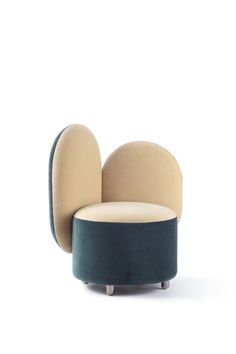 a chair that is shaped like an egg