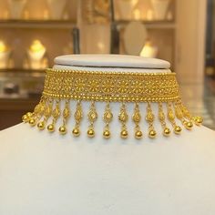 Four Bangles Set Gold, Chokar Set Handmade Gold, Gold Jewelry Set Design, Gold Jwelery Designs, Bridal Gold Jewellery Indian, Gold Choker Necklace Indian Bridal, Gold Choker Necklace Indian, Gold Choker Necklace Designs, Bridal Gold Necklace