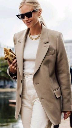 Scandi Street Style, Copenhagen Fashion Week Street Style, Stockholm Fashion Week, Camel Style, Swedish Fashion, Copenhagen Fashion, Beige Blazer, Elegant Outfits, Copenhagen Style