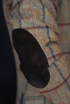 the well-dressed elbow. Tweedy Bird, Tweed Clothing, Tweed Run, Tweed Men, Gentlemen's Club, Tweed Jackets, Classic Jacket, Harris Tweed