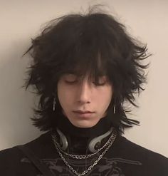 Hangodango on tiktok Gender Envy Haircut, Alternative Hairstyles Men, Haircuts Grunge, Hair Ideas Men, Alternative Short Hair, Alternative Hair Men, Skater Mullet, Emo Mullet, Grunge Hairstyles Short