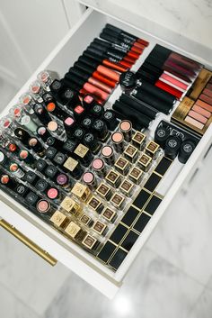 Makeup Drawers, Koleksi Makeup, Rangement Makeup, Penyimpanan Makeup, Makeup Collection Goals, Tips For Organizing, Alat Makeup, Makeup Drawer Organization, Makeup Drawer