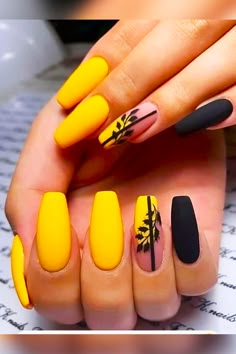 Dress and nail design Bee Nail Designs, Bumble Bee Nails, Unique Nail Art Designs, Bee Nails, Unique Nail Art, Nail Design Inspiration, Bee Inspired, Bumble Bees, Yellow Nails