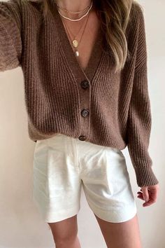 Everyday Chic Outfits, Cardigan Outfit Ideas, Neutral Outfit Ideas, Sweater Cardigan Outfit, Taupe Cardigan, New Balance Outfit, Neutral Outfits, Capsule Wardrobe Outfits, Cocoon Cardigan