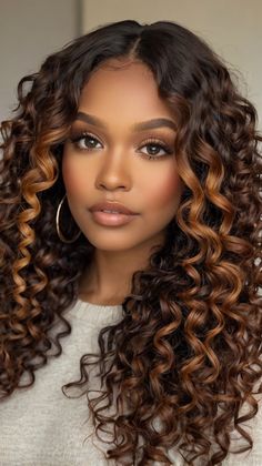 Tips on how to Accomplish Chocolate Curls along with Caramel? Effortless Fashion! ✨ Different Shades Of Brown Hair Color, Chocolate Hair Color With Caramel, Auburn Curly Hair Black Women, Caramel Curly Hair Honey Natural Curls, Curly Weave Hairstyles For Black Women, 2025 Hairstyles, 3c Hairstyles, Hair Color For Dark Skin Tone, Natural Hair Highlights