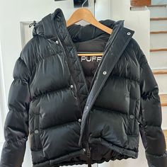 Aritzia The Super Puff Shorty Black Liquid Shine Size Xs Used But Great Condition! #Aritzia #Superpuff #Puffer #Liquidshine Superpuff Aritzia, Aritzia Aesthetic, Aritzia Puffer, Aritzia Superpuff, Super Puff Shorty, The Super Puff, Aritzia Jacket, Super Puff, Black Liquid