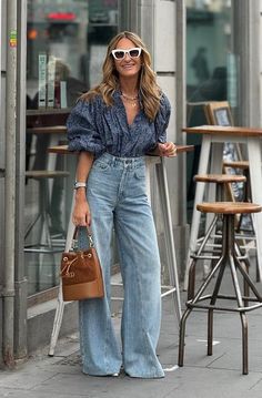 Fall Maxi Skirt Outfits, Winter Brunch Outfit, Winter Brunch, High Waisted Jeans Outfit, Maxi Skirt Fall, Denim Street Style, Look Jean, Stylish Blazer, Maxi Skirt Outfits