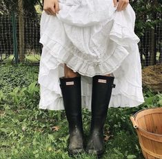 Cottage In The Woods, Plot Twist, Farm Girl, 인물 사진, Hunter Boots, Style Vintage, Fashion Art, Rain Boots