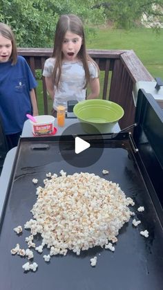 Cooking On The Grill Ideas, Camping Breakfast Blackstone, Ground Beef Recipes On Blackstone, Blackstone Popcorn Recipe, Things To Make On A Griddle, Popcorn On Blackstone, Blackstone Griddle Hacks, Blackstone Large Group, Blackstone Griddle Care