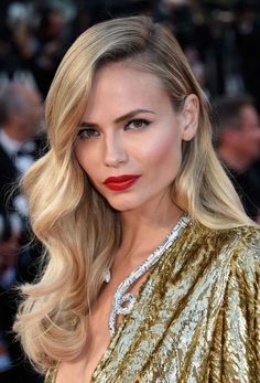 Red Carpet Hair, Hollywood Hair, Fest Outfits, Glamorous Hair, Formal Hairstyles, Hairstyles For Round Faces, Hair Game, Wedding Hair And Makeup