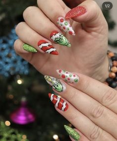 Grinch Almond Nails, Universal Christmas, Grinch Nails, Christmas Nails Diy, Christmas Nail Art Easy, Xmas Nail Art, Christmas Nails Easy, Christmas Gel Nails