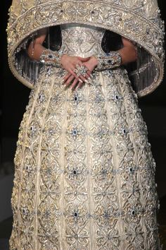 Guo Pei, Haute Couture Designers, Dior Haute Couture, Couture Designers, Fantasy Fashion, Costume Design, Couture Fashion