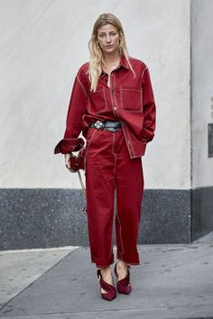 Explore Spring Style 2024: Parisian Chic to Casual Street Looks Red Street Style, Ada Kokosar, Sephora App, Street Mode, Woman In Red, Fashion Week Spring 2020, Moda Paris