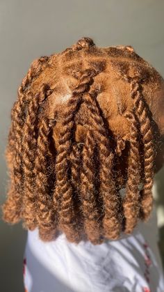 Golden Brown Locs Black Women, Light Brown Invisible Locs, Honey Blond Dread Locks, Honey Brown Invisible Locs, Honey Blond Locs Black Women, Fall Hair Colors For Black Women Locs, Ginger Invisible Locs Black Women, Invisible Locs Blonde, Honey Brown Locs Men