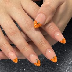 23 Insanely Cute Pumpkin Nails That Are Perfect for Fall Pumpkin Nail Designs, Holloween Nails, Halloween Nails Easy, Simple Fall Nails, Cute Halloween Nails, Cute Nails For Fall