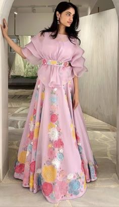 Function Dresses, Trendy Outfits Indian, Long Gown Design, Simple Frocks, Lehenga Designs Simple, Long Dress Design, Fancy Dresses Long, Indian Dresses Traditional, Lavender Pink