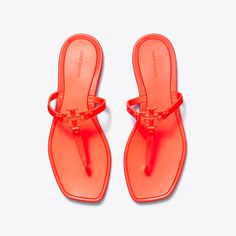 The Roxanne Jelly is a sophisticated and ultra-comfortable slip-on for the beach or pool. This T-strap sandal is designed with water-resistant TPU and a padded footbed for extra support. Our Double T logo anchors the look with understated polish.