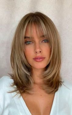 Short Hair Highlights, Short White Hair, Silver Blonde Hair, Blonde Wavy Hair, Light Blonde Hair, Bangs With Medium Hair, Ash Blonde Hair, Wispy Bangs, Long Hair With Bangs