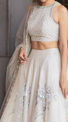 Lehanga Designs Sabyasachi, Blouses For Lehnga, White Lehenga Ideas, Indian Lahanga Design, Peter Pan Blouse Saree, Desi Lehanga, Lakhnavi Blouse Design, Lahnga Design Latest Simple, Lehenga With White Blouse