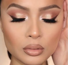 Professional makeup artists provide a makeup look for any occasion! Eye Makeup Glitter, Make Up Designs, Wedding Eyes, 15 Makeup, Wedding Eye Makeup, Gold Eye Makeup, Dramatic Eye Makeup, Mascara Primer, Full Glam