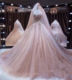 Gaun Abad Pertengahan, Prom Dresses Long Pink, Pretty Quinceanera Dresses, Long Prom Gowns, Quince Ideas, Dreamy Dress, Sweet 16 Dresses, Pink Tulle, Quince Dresses