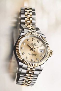 Ladies Rolex Watches, Rolex Daytona Gold, Fly Jewelry, Rolex Datejust Women, Rolex Prices, Men's Rolex, Woman Watches, Time Stands Still