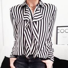 Black And White Striped Ruffled Front Button Down Top. 100% Viscose 16.5" Underarm To Underarm 23.5" Length Zara Basic, Mode Fashion, Zara Black, Sophisticated Style, A R, White Stripe, Black Jeans, Blouses For Women, Mango