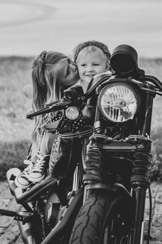 Harley Davidson Tattoos, Bike Couple, Biker Photoshoot, Motorcycle Photography, Fit Couple, Fathers Day Photo, Harley Bikes, Motorcycle Design, Bw Photo