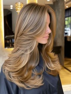 Butterfly Haircut With Side Part, Brown Hair Trends, Long Hair Trends, Honey Blonde Hair, Long Blonde, Trending Haircuts, Spring Hairstyles, Long Blonde Hair