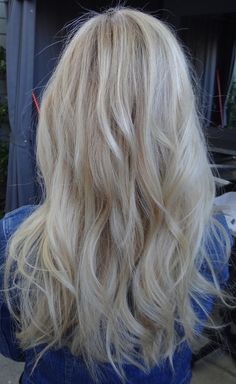 Blonde Hair Color Levels 7-9 Blonde Hair Colour Shades, Hair Color Shades, Blonde Hair Shades, Hair Color And Cut, Long Wavy Hair, Summer Hair Color