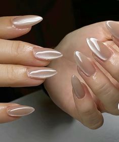 Cat Eye Pearl Nail, Glass Nails Designs Clear, Aesthetic Chrome Nails, Pearl Glazed Nails, Glossy Donut Nails, Champagne Chrome Almond Nails, Neutral Glass Nails, Pearl Cateye Nails, Long Cateye Nails