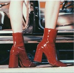 Dr Shoes, Gogo Boots, Costume Intero, Aesthetic Shoes, Fashion Weeks, Mode Inspo, Red Aesthetic, Chunky Boots, Pretty Shoes