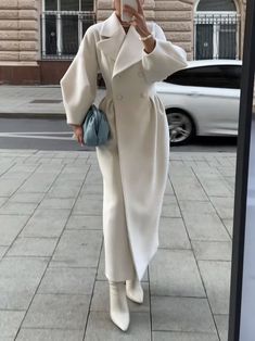 Urban Long Sleeve Plain Regular Fit Overcoat | stylewe Minimal Stil, Costum Elegant, Winter Mode Outfits, Chique Outfit, Stile Hijab, Walking Down The Street, Long Overcoat, Elegant Coats, Looks Street Style