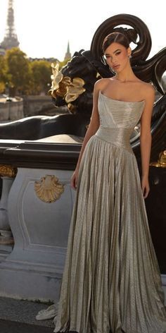 Luxury Evening Dresses, Tarik Ediz Dresses 2023, Two Fabric Dress, Gorgeous Dresses Elegant, Luxury Dress Glamour, 2023 Evening Dress, Wow Dresses, Pleated Fabric Dress, Dior Couture Gowns