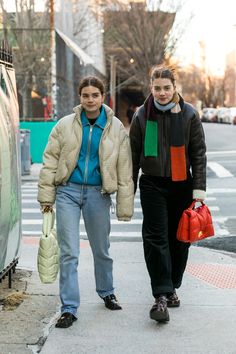 Nyfw 2024, Mountain Wear, Winter Fashion Outfits Casual, Adventure Style, Simple Chic, Fashion Victim, Casual Chic Outfit, Street Style Looks, Winter Fashion Outfits