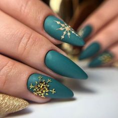 Green Christmas Nail Designs, Green Christmas Nails, Teal Nails, Classy Christmas, Nail Type, Creative Nail Designs, Gold Snowflake, Winter Design