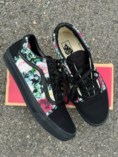 Whimsical Roses on black/black Vans Old Skool Sneakers.We buy each pair of blank shoes BRAND NEW from the Vans retail store. Each pair is made to order, please make sure you put in the correct shoe size before you check out. The ink is permanent and will never come off. Made in the USA. This price includes everything: shoes, artwork, and shipping. Sizes listed are in US sizing scale. If you have any issues with your order, please feel free to reach out to us and we will be more than glad to help you!Note: Blvd Custom is in no way affiliated with any of the shoe brands or companies that are featured on our website. Each pair of shoes is ordered lawfully bought at retail price. Shoes Artwork, Custom Vans Shoes, Halloween Shoes, Nike Converse, Expressive Fashion, Men Gifts, Shoes Custom, Black Vans, Men's Vans