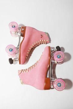 Bubblegum pink rollerskates. Pink Roller Skates, Scene Girl, Tout Rose, Roller Derby, Roller Skates, Roller Skating, Soft Grunge