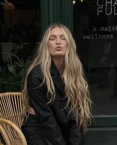 Witchy Blonde Hair, Warm Blonde Vs Cool Blonde, Soft Blowout Hair, Cool Toned Dark Blonde Hair, Supermodel Blonde, Romee Strijd Hair, Gen Z Hair, Blonde Outfits, Long Wavy Blonde Hair