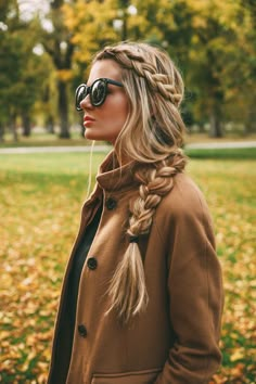 < love her braid > Rambut Brunette, Barefoot Blonde, Hairstyles Women, Long Blonde, Long Blonde Hair, Hair Day