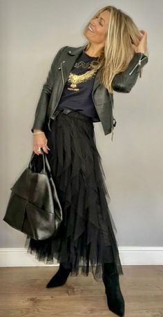 Style Black Tulle Skirt, Black Skirt Rock Outfit, Tulle Skirt And Cowboy Boots, Tulle Skirt Black Outfits, Style Tulle Skirt Outfit, Tulle Skirts For Women, Styling Tulle Skirt Outfit, Styling Tulle Skirt