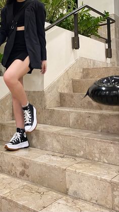 Platform All Star Outfit, Converse Chuck Taylor Lugged Outfit, Heeled Converse Outfits, Chucks Plateau Outfit, Converse Run Star Motion Outfit Women, Concert Outfit With Converse, Outfit With Converse Platform, All Stars Converse Outfit, Sneaker Skirt Outfit