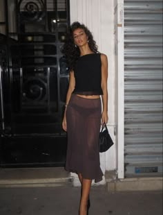 Nye City Outfit, Australia Aesthetic Outfit, New Year Ootd, Italy Aesthetic Outfit, Australia Trip, Looks Pinterest, Nye Outfits, Brown Skirt, 2024 Style