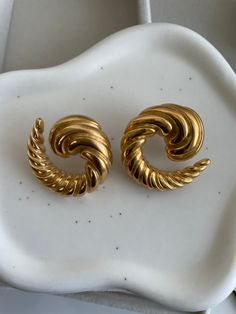 ✨Embrace the art of seduction with our Taylor Gold Earrings. ✨These stunning pieces are a masterclass in modern elegance, featuring a twisted, spiral design that wraps around your earlobe with a sultry allure. ✨The Taylor earrings are not just an accessory—they're an invitation to indulge in your most glamorous fantasies. ✨Their bold, sculptural form creates a mesmerizing effect, ensuring all eyes are on you. Perfect for the woman who dares to stand out, these earrings are the ultimate statement of confidence and style. ✨Let your presence be unforgettable with the Taylor Gold Earrings. Elegant Spiral Metal Jewelry, Elegant Swirl Earrings, Elegant Spiral Earrings As Gift, Modern Spiral Earrings For Formal Occasions, Elegant Swirl Earrings For Gift, Elegant Swirl Earrings As Gift, Elegant Spiral Ear Cuff, Elegant Spiral Metal Earrings, Elegant Swirl Ear Wire Jewelry