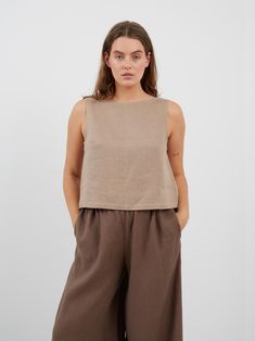 SONATE is a sleeveless tank top with a boat neckline. DETAILS - Boat neckline - Sleeveless design - Oeko-Tex certified 100% local washed midweight linen - Cut and sewn to order just for you in our studio COLOR - Sand Brown, you can also choose other colors above - Fabric samples are available here https://www.etsy.com/listing/586569696/linen-fabric-samples SIZING & FIT - Fits true to size - Model is 5'6" / 172 cm and wearing a size M CARE FOR LINEN - Machine wash up to 30ºC/86ºF gentle cycle - L Beige Linen Sleeveless Tank Top, Sleeveless Beige Linen Crop Top, Beige Sleeveless Linen Top, Relaxed Fit Sleeveless Crop Top, Beige Sleeveless Linen Crop Top, Relaxed Fit Tank Top, Summer Cotton Boat Neck Top, Effortless Sleeveless Linen Tank Top, Effortless Sleeveless Spring Tank Top