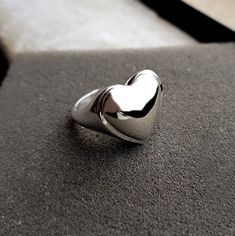 HEART SHAPED RING COD. FA312 Beautiful heart shaped 😊 The jewels are handmade in an artisanal way, the material is 925 sterling silver Being a piece of handmade jewelry, no two items are exactly alike. We do our best to ensure the best quality. However, there may be minor imperfections and should not be considered a defect. As with all handmade jewelry, this gives each piece a unique look. Once the purchase is made, leave us a message with the size of the ring to be made The manufacturing time Heart Shaped Ring, Silver Heart Ring, Heart Shaped Rings, Dream Ring, Beautiful Heart, Ring For Women, Solitaire Ring, Sterling Silber, 925 Sterling Silver Ring